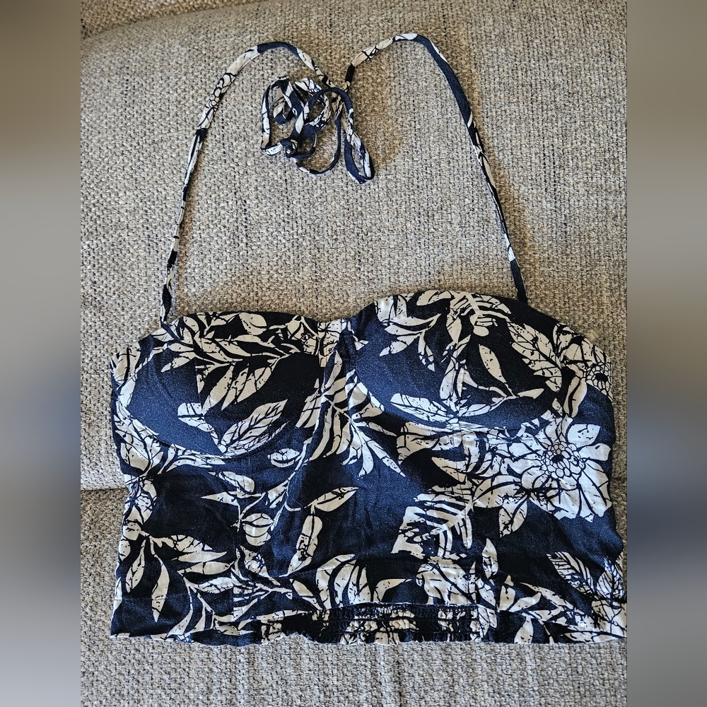 Wet Seal Black and White Floral Crop Top